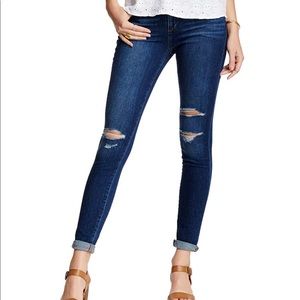 Distressed denim skinny jeans